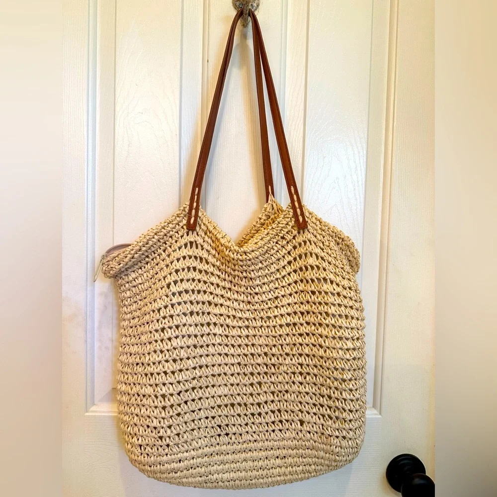 Cappelli Straworld Zippered Straw Tote Bag purchased in Waikiki Beach, Hawaii - Picture 2 of 7